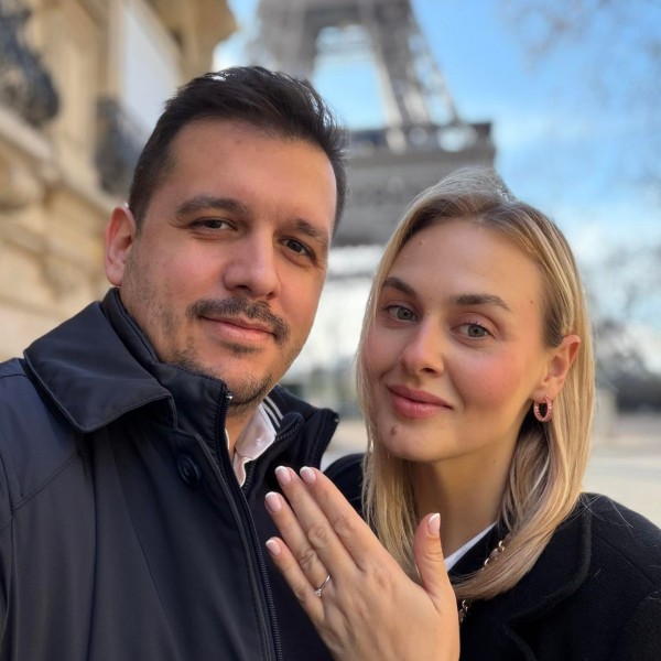 Се ожени помошникот на Тошковски: Ја побара раката на свршеницата на најромантичното место во Европа