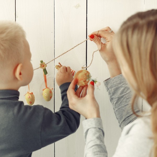 ЗА РАСТЕЊЕ НА ДЕТЕ МЕСЕЧНО СЕ ПОТРЕБНИ ОД 12.000 ДО 16.000 ДЕНАРИ: Во минатото било или денес е финансиски потешко?