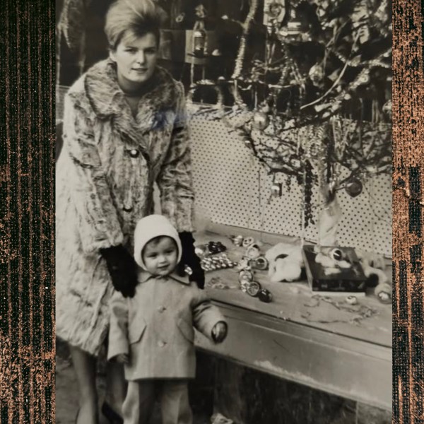 Ретро момент од Скопје: Ќе го препознаете ли македонскиот актер на оваа црно - бело фотографија?