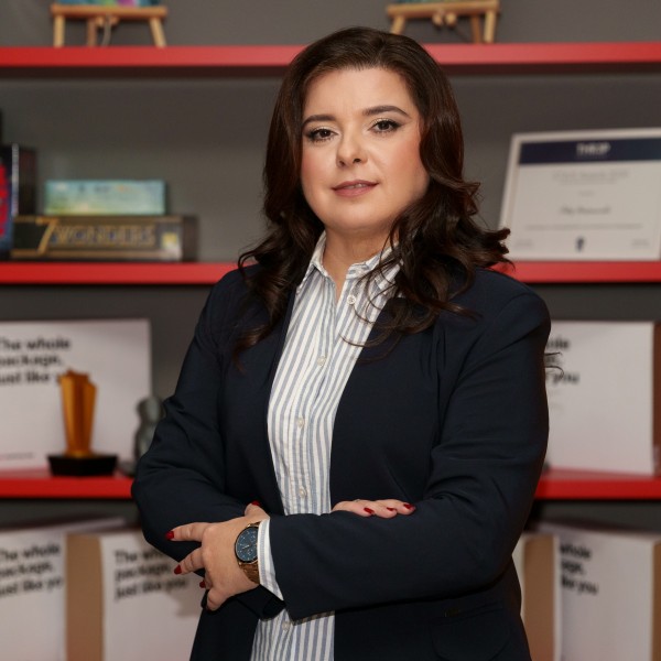 „Занемари го стравот, имај доверба, најдобрата верзија од тебе допрва доаѓа“: Интервју со Мирјана Цветковска, генерална директорка на Инфинум Македонија