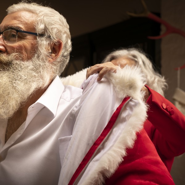 Зошто Дедо Мраз е дедо, а не е чичко, вујко или татко?!