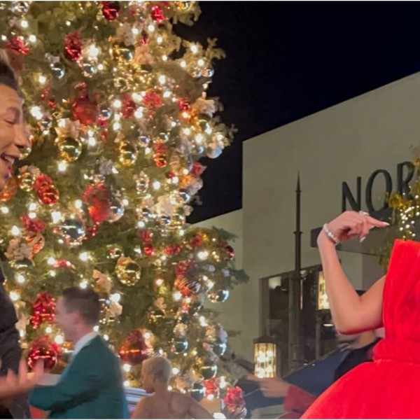 Стајлинг за Новогодишна ноќ или за цуркус? Џенифер Лопез собра критики за фустан што не се гледа секој ден