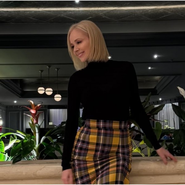 Кога немате идеја ископирајте го нејзиниот аутфит: Празнична комбинација на Јелена Розга