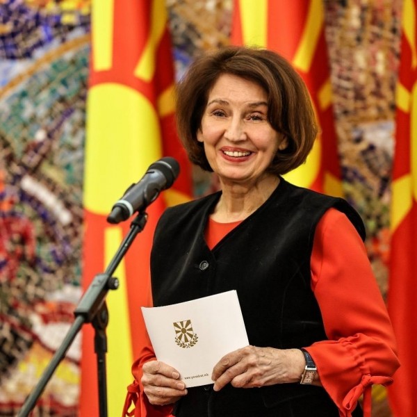 Модна грешка на државна сцена: Давкова во еден од најслабите модни избори